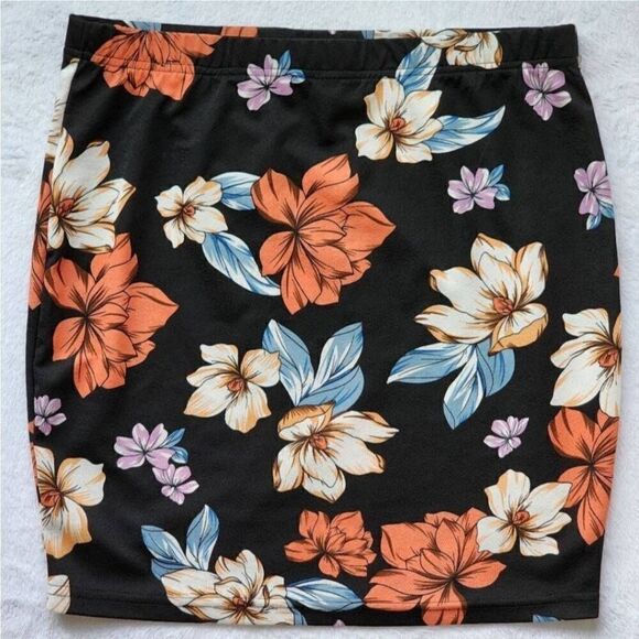 Shein size 0XL Flowered Skirt - Picture 2 of 7
